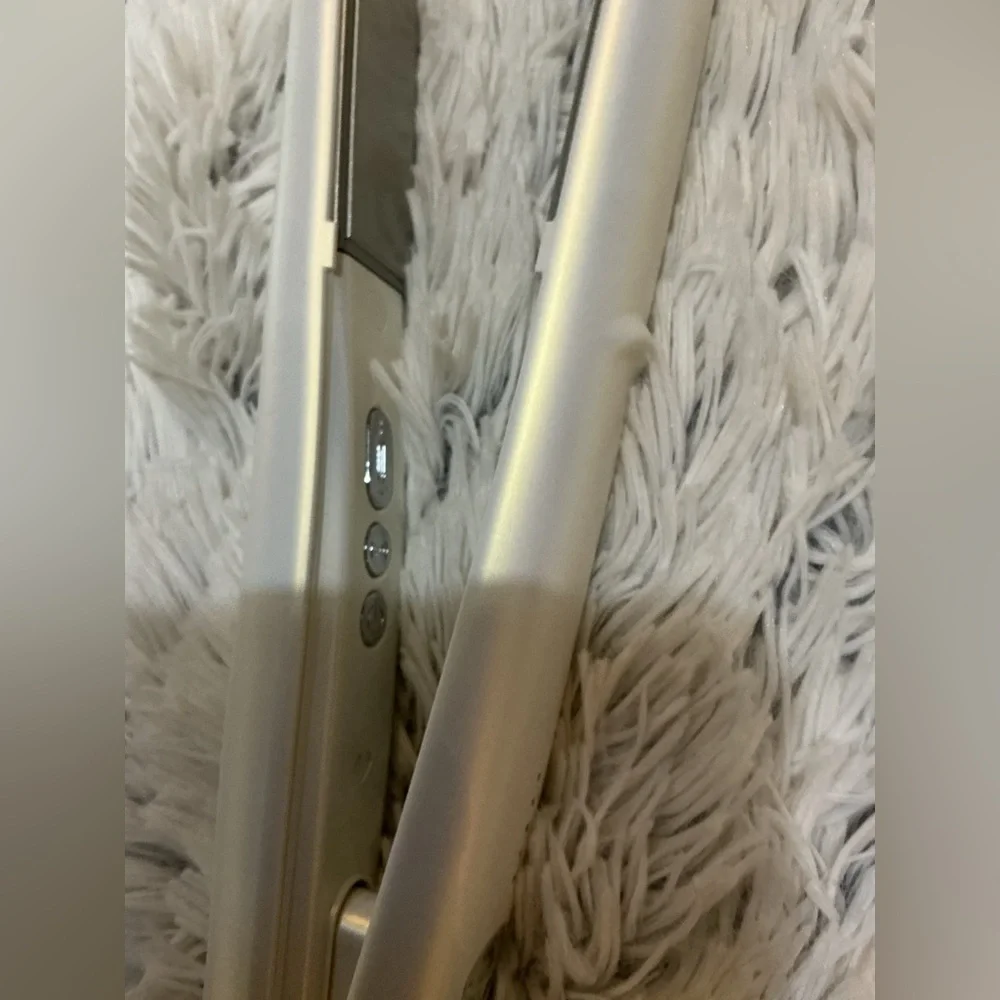 Drybar Reserve Vibrating Styling Iron 1″ – Professional Flat Iron - Picture 9 of 12